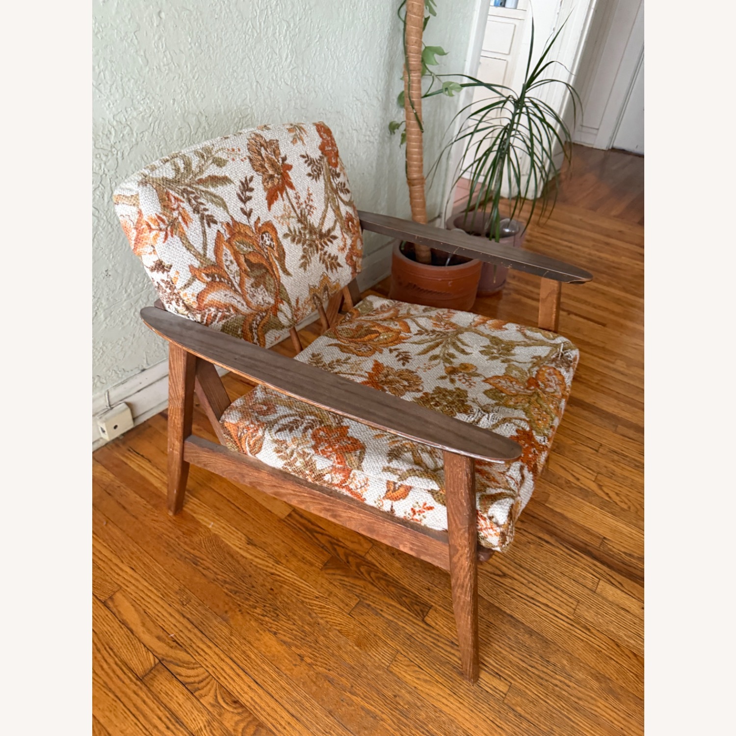 Vintage/Antique Accent Chair - image-1