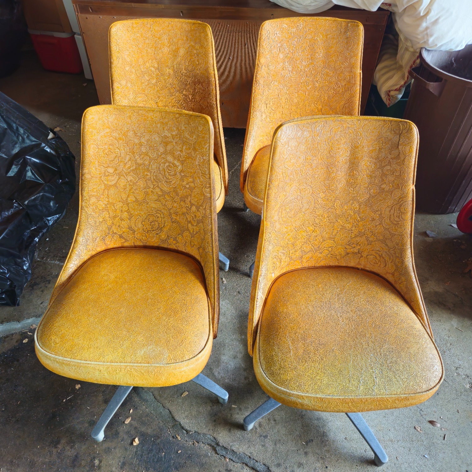 Chromcraft Dining Set with Leaf and 4 Chairs - image-6