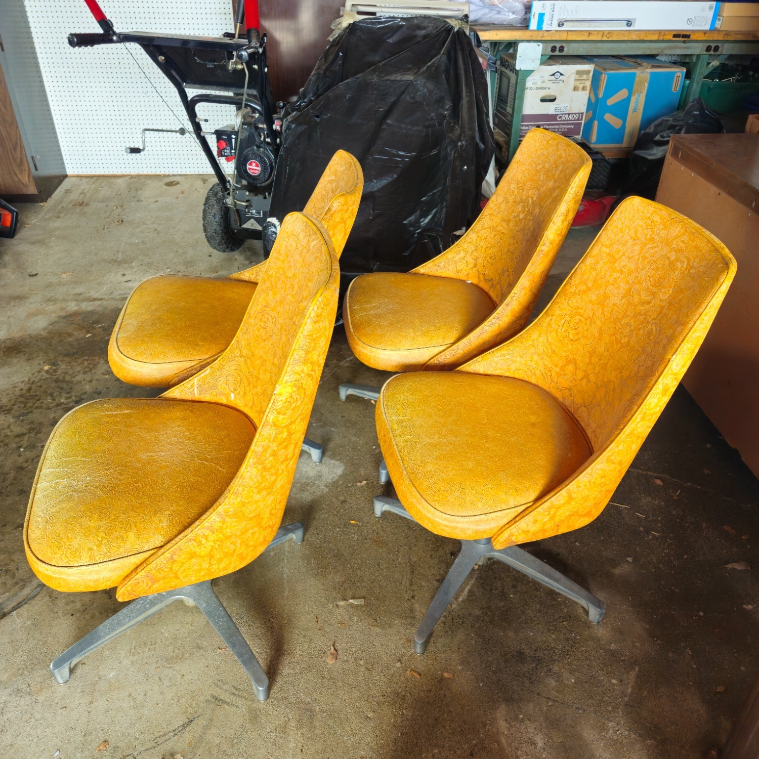 Chromcraft Dining Set with Leaf and 4 Chairs - image-8