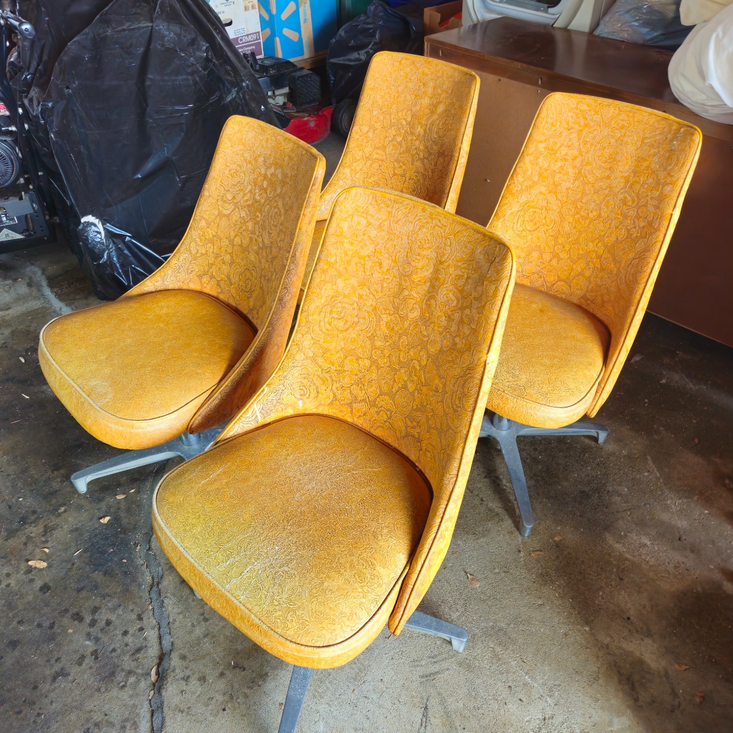 Chromcraft Dining Set with Leaf and 4 Chairs - image-7