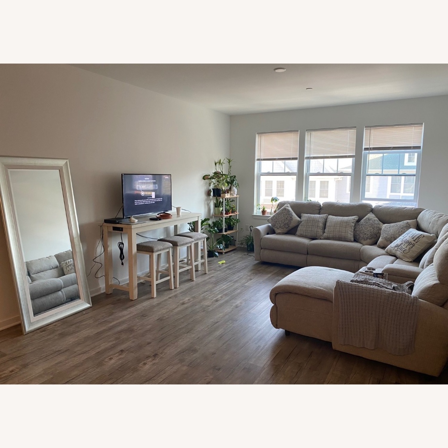 Bob's Discount Furniture Everest Light Gray 136'' Power Reclining 7 Piece Sectional  - image-4