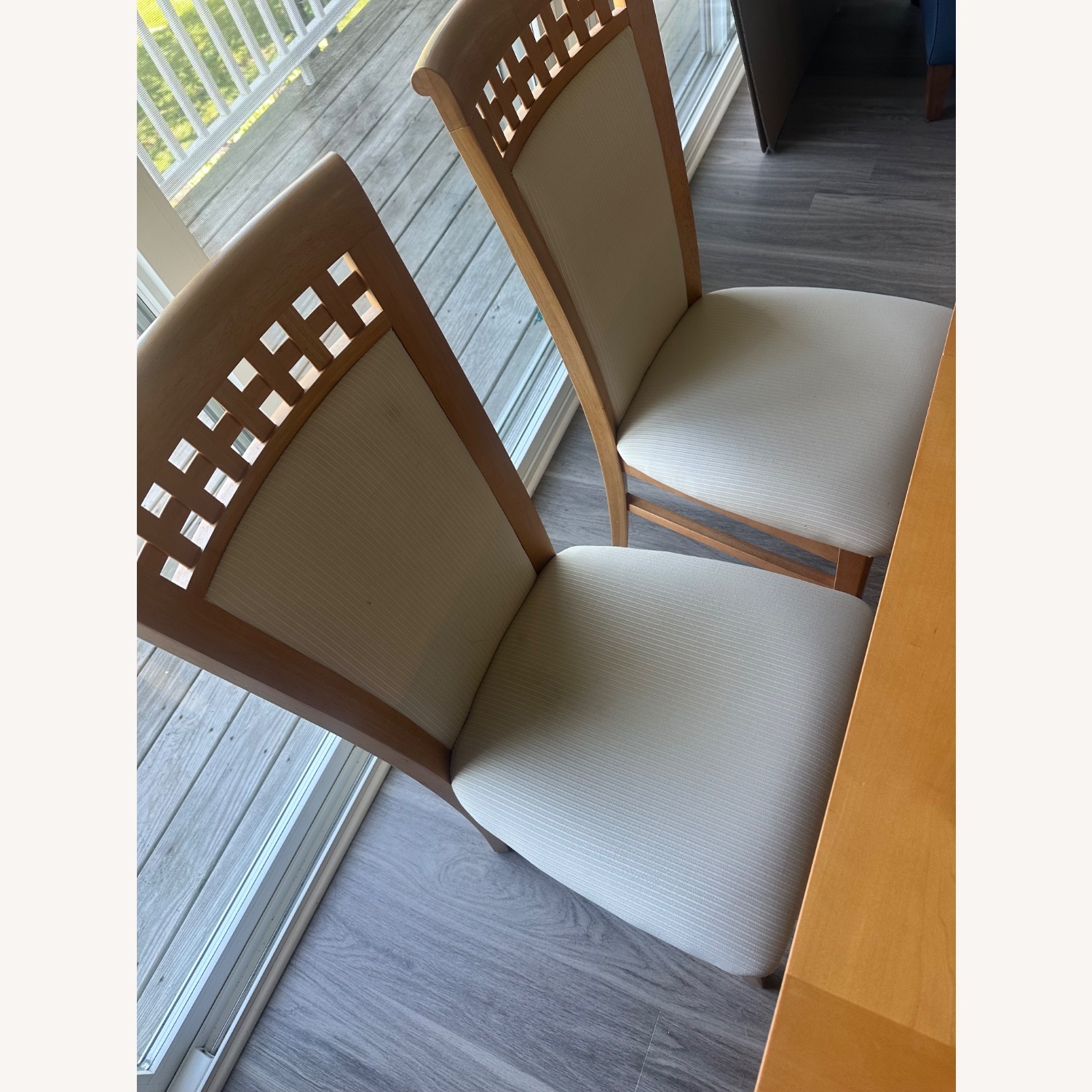 Expandable Dining table, 6 Chairs, and Leaf - image-7