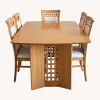 Expandable Dining table, 6 Chairs, and Leaf