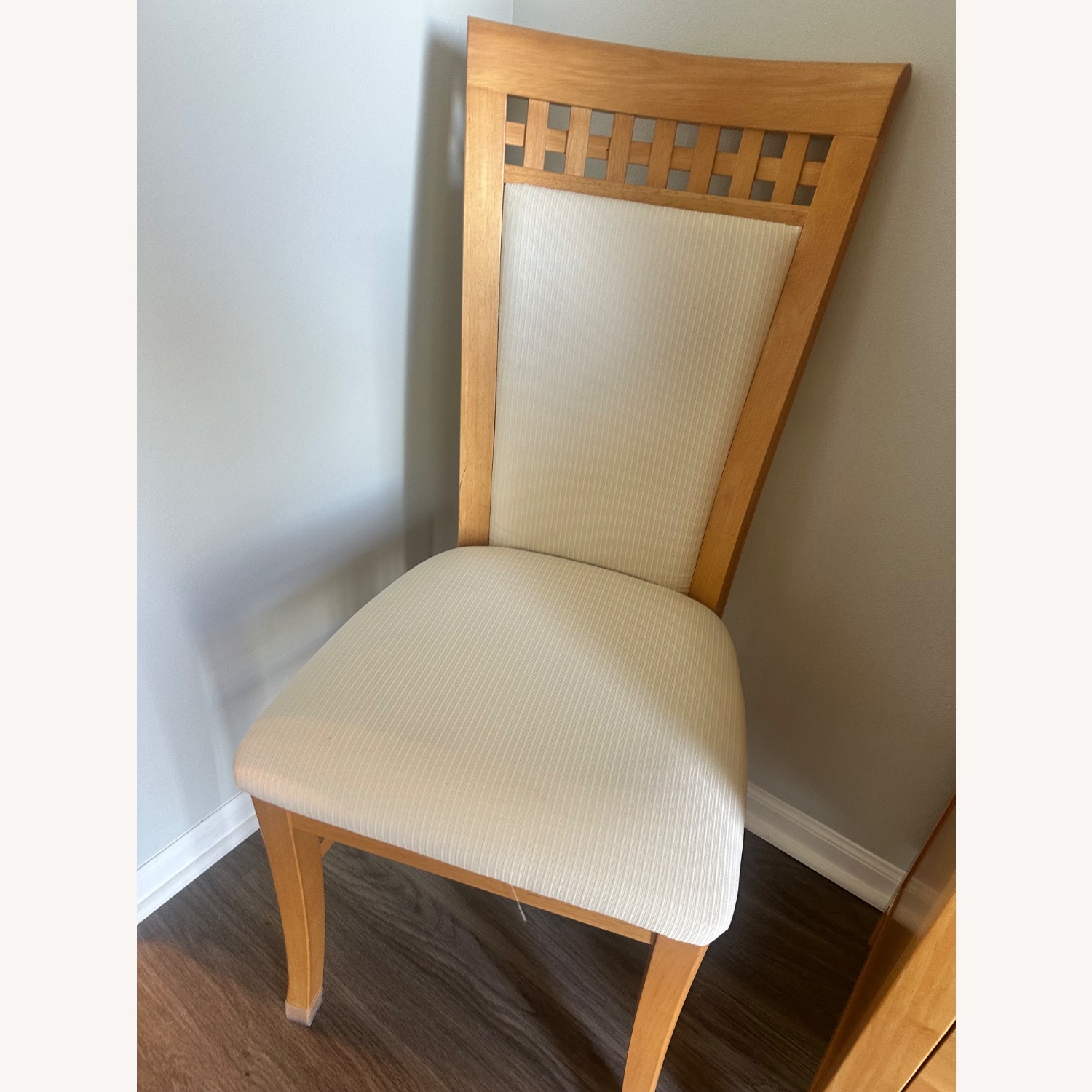 Expandable Dining table, 6 Chairs, and Leaf - image-5