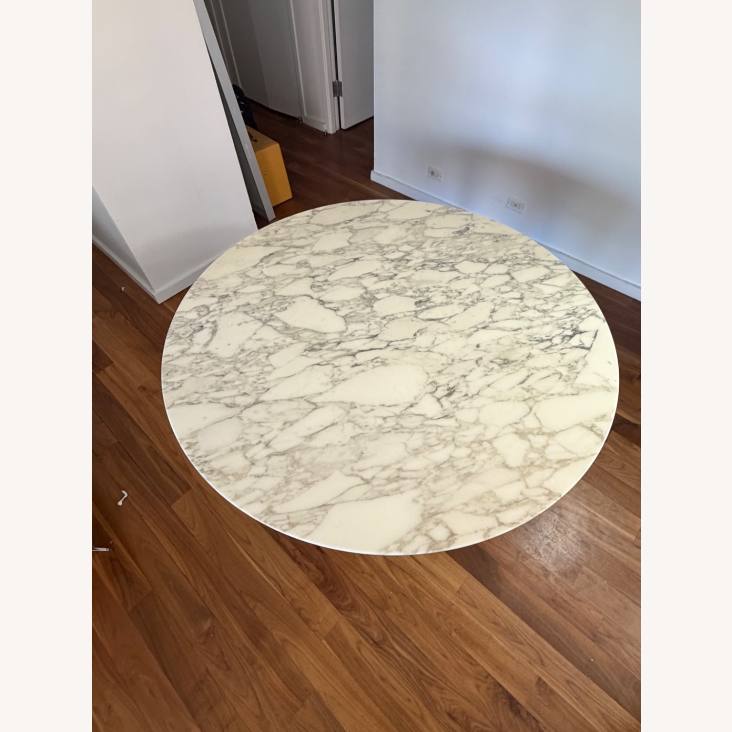 Knoll Saarinen White Marble Dining Table - image-2