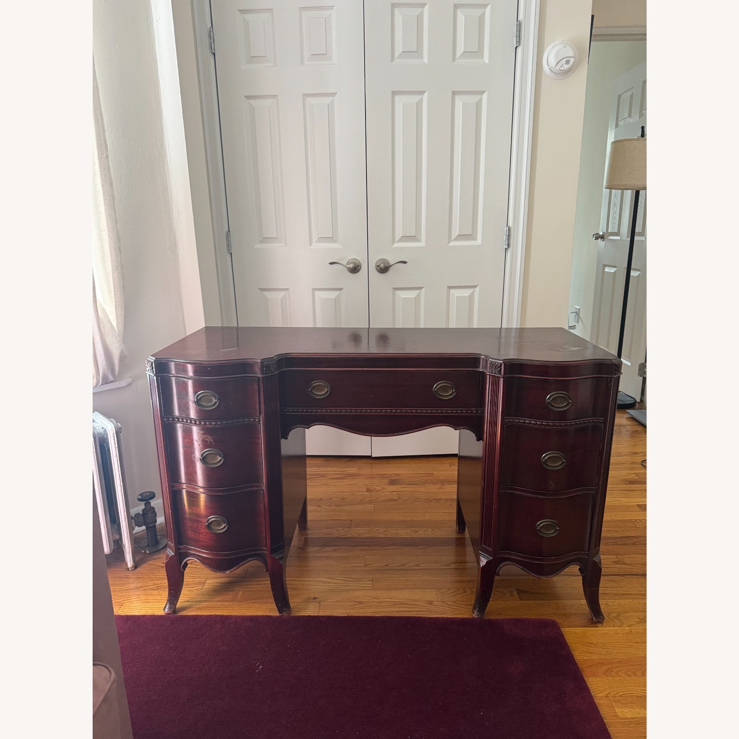 Vintage Mahogany Keyhole 7-drawer Desk - image-1