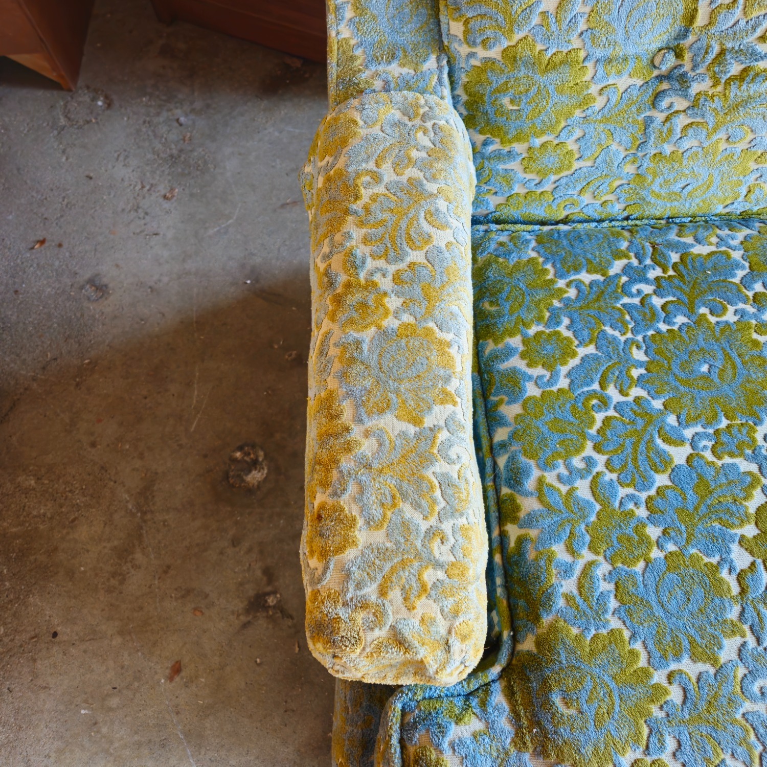 Vintage/Antique 3+ Seater Sofa  - image-5