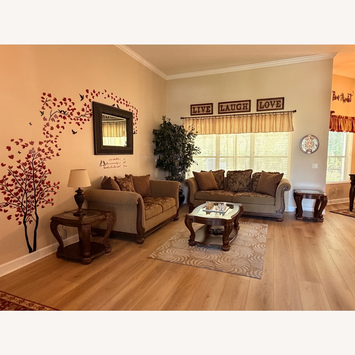 Brookshire Loveseat with Pillows - image-3