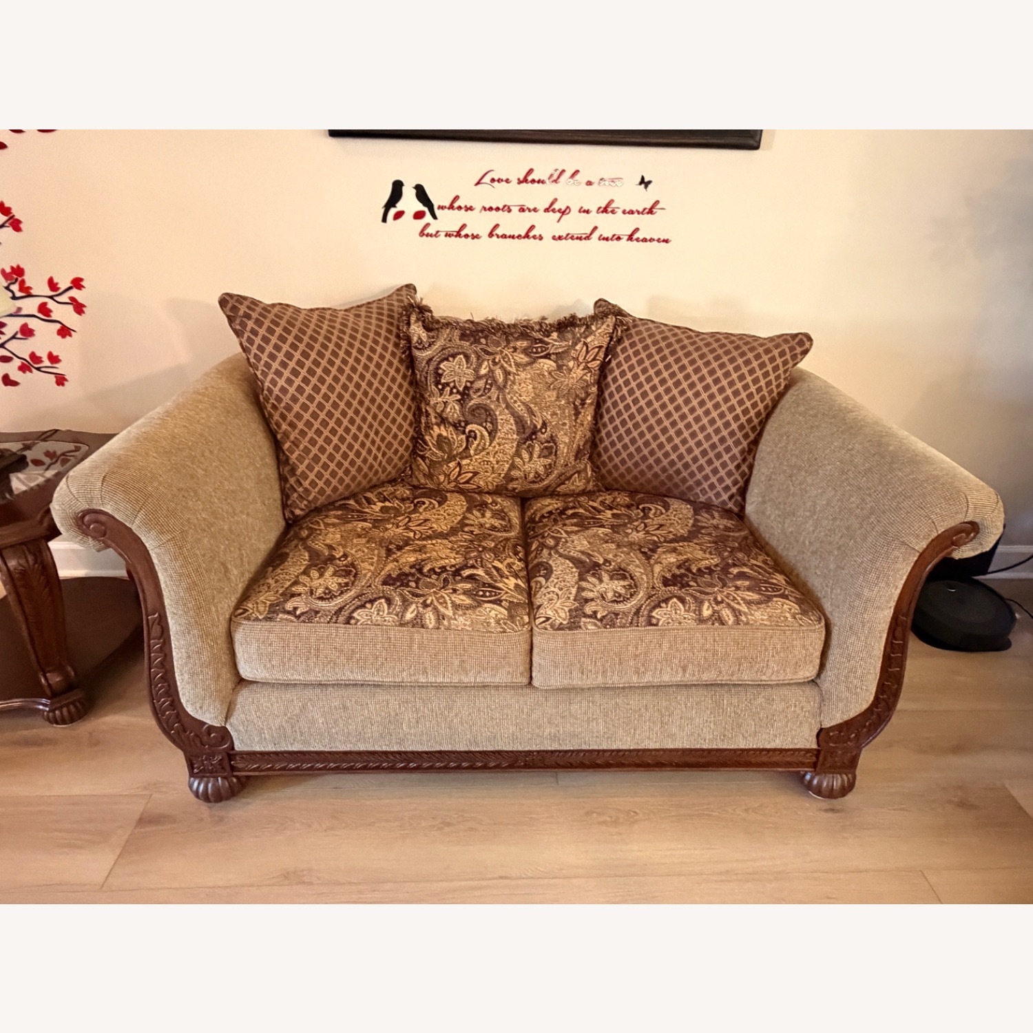 Brookshire Loveseat with Pillows - image-1