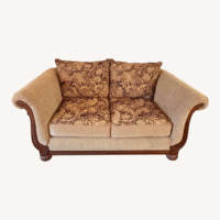 Brookshire Loveseat with Pillows