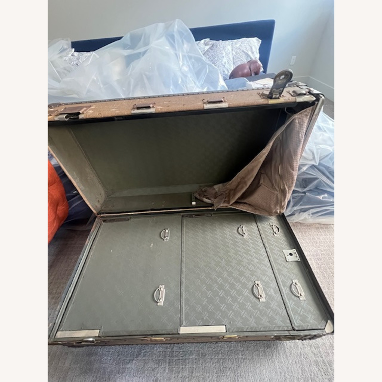 Vintage Trunk  - image-3