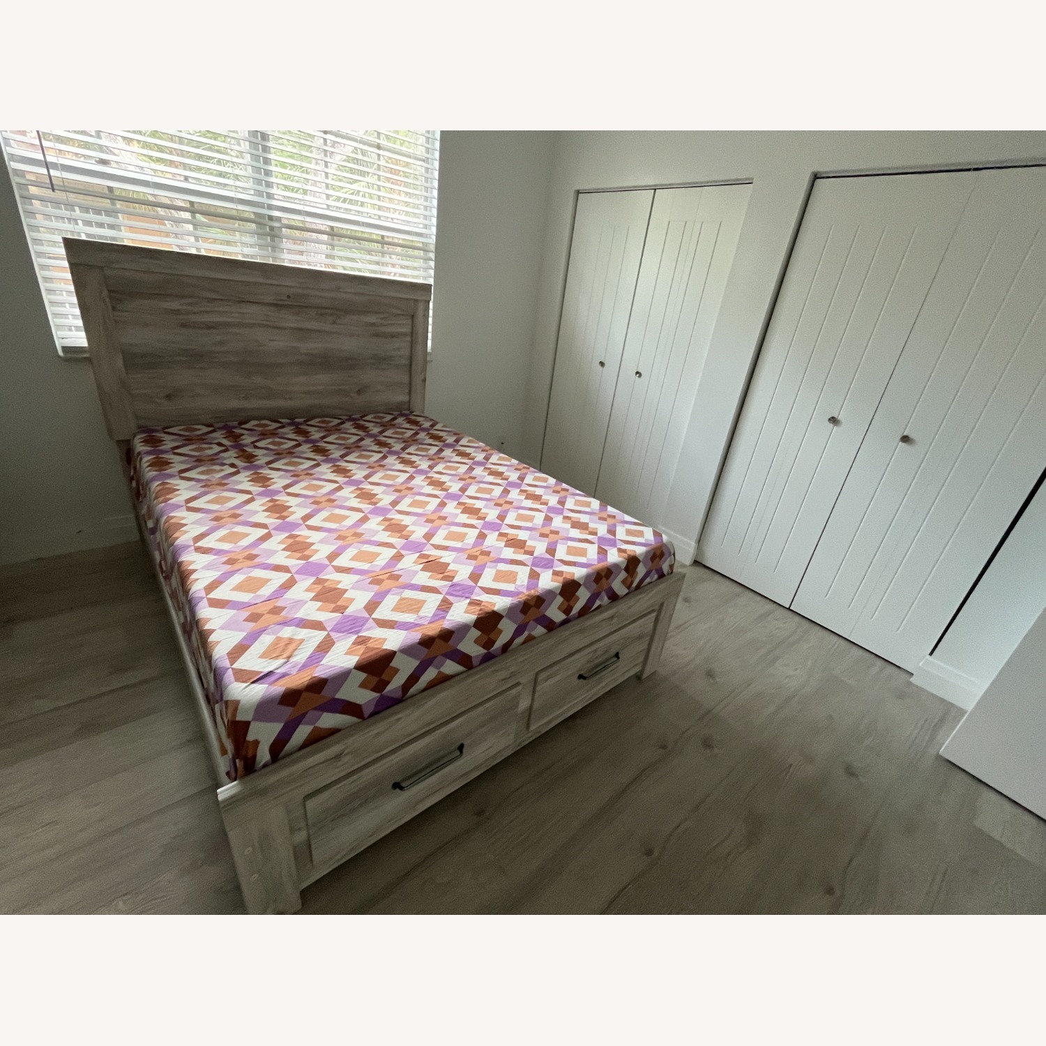 Ashley Furniture White Wood Queen Bed - image-2