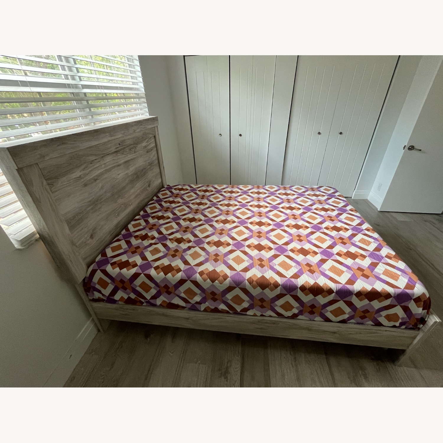 Ashley Furniture White Wood Queen Bed - image-3