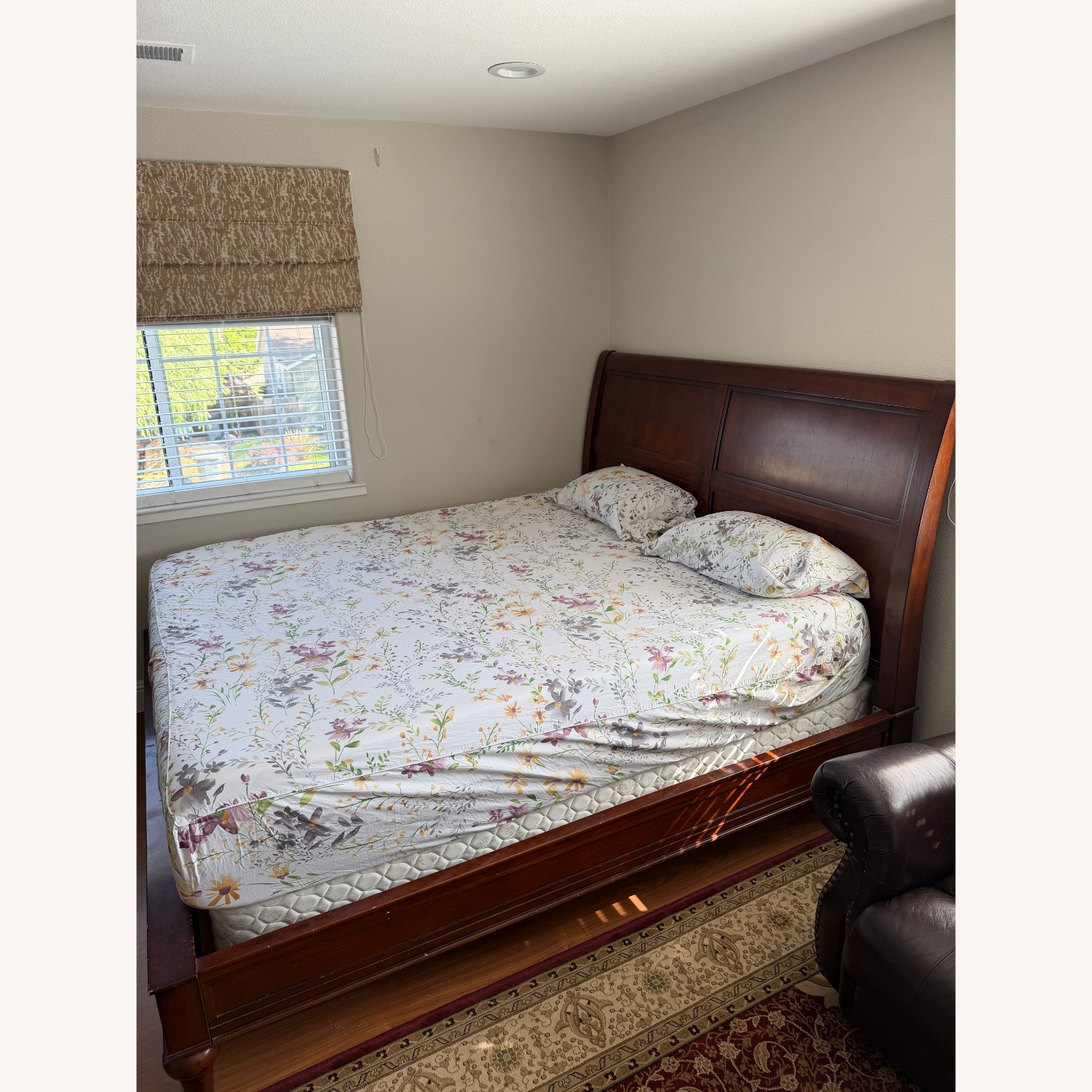 Dark Brown Wood Full Bed - image-2