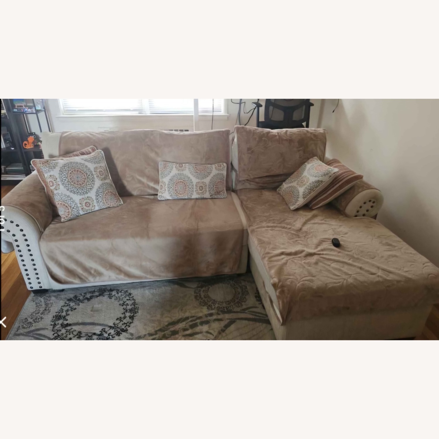 Bob's Discount Furniture Fabric 2 Piece Sectional - image-10