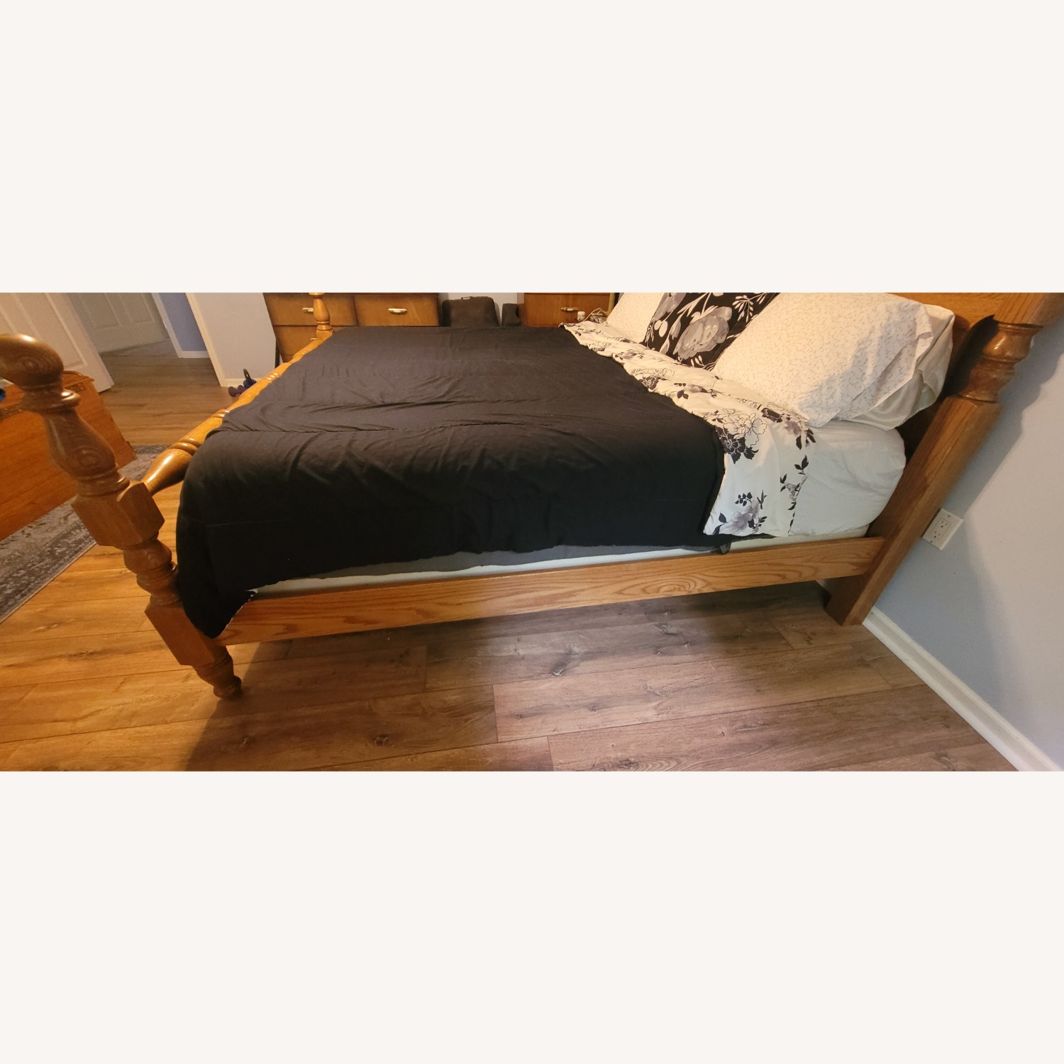 Amish Made Oak King Bed - image-3