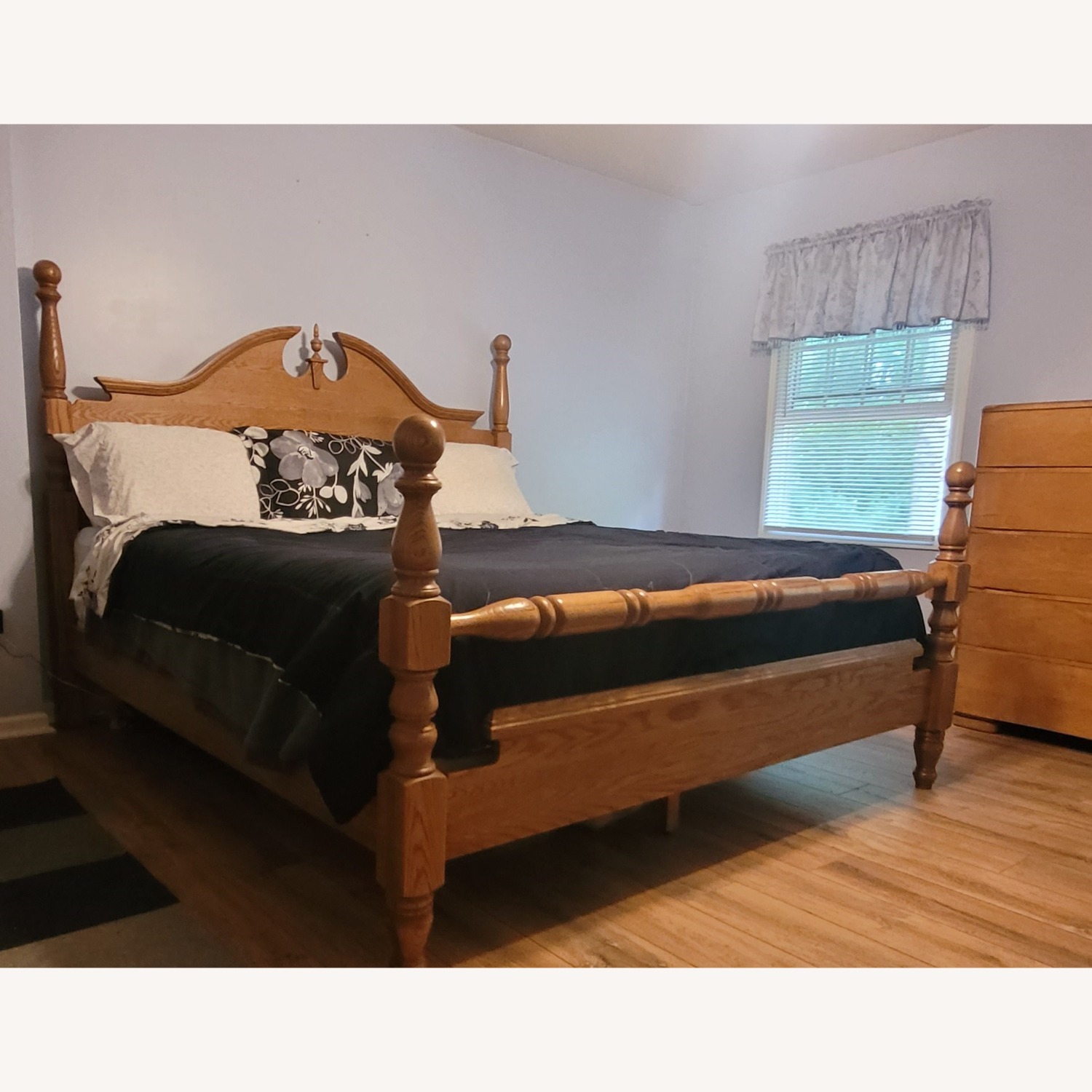 Amish Made Oak King Bed - image-2