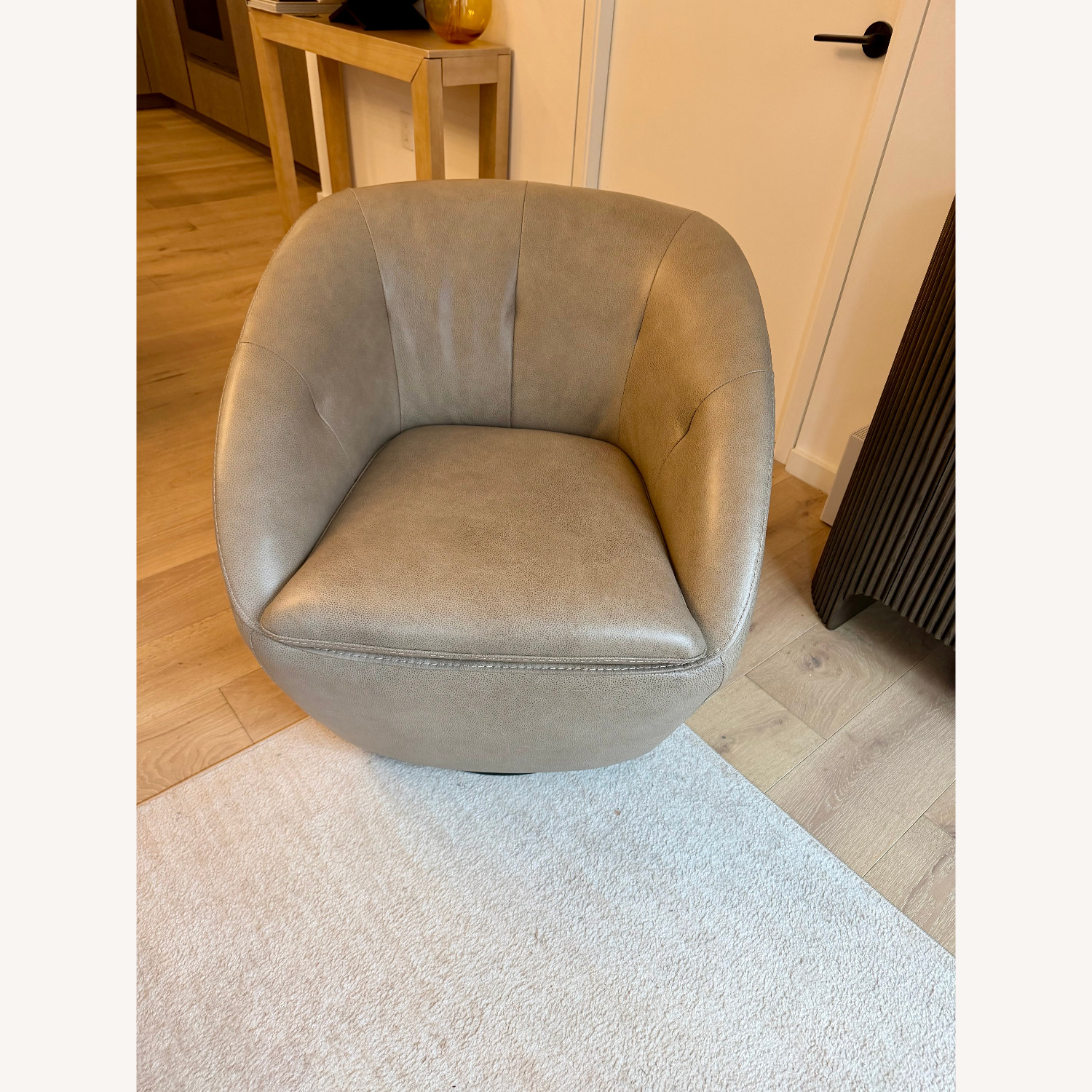Flexsteel Wade Taupe Leather Swivel Barrel Chair - image-5