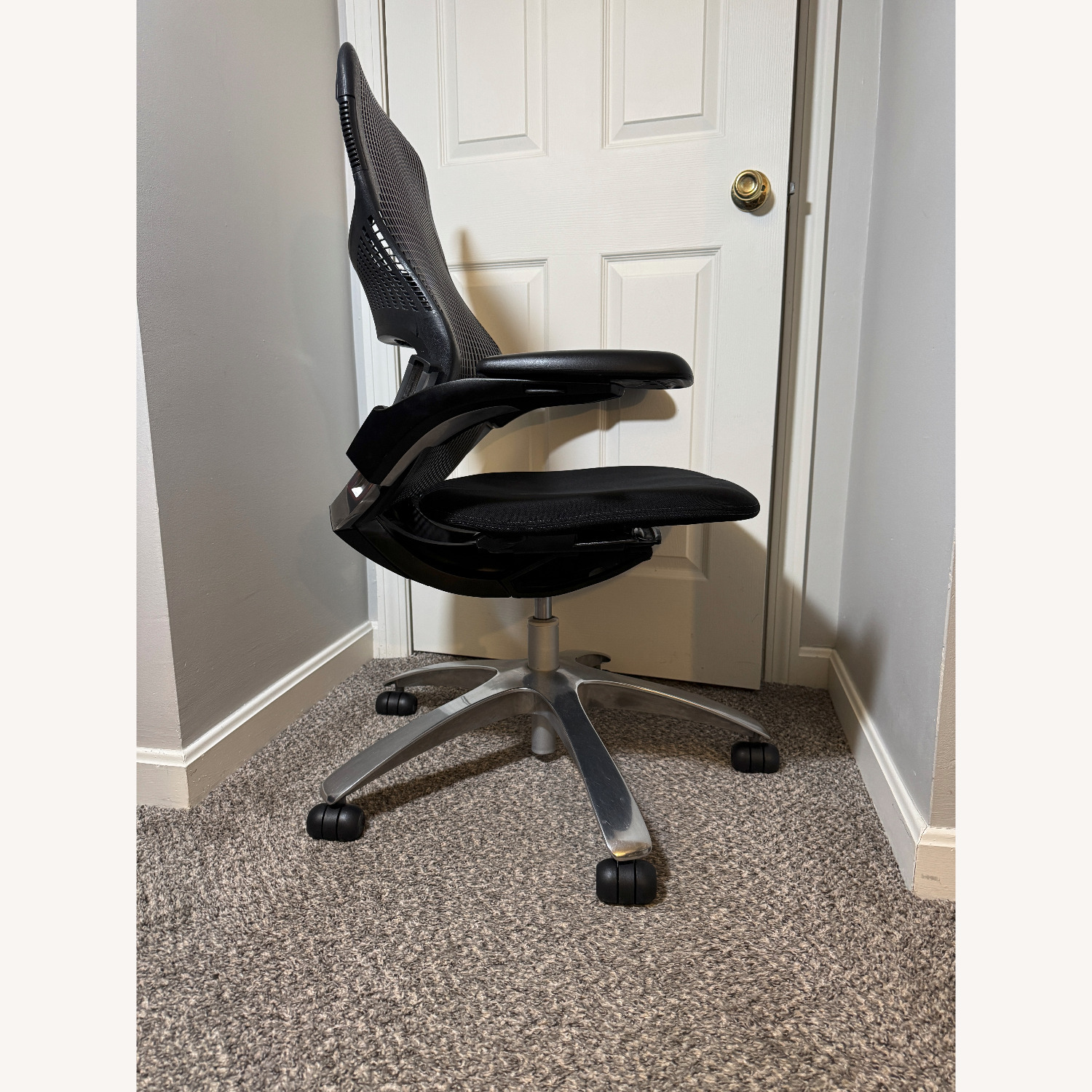 Herman Miller Generation Chair Black/Aluminum - image-3