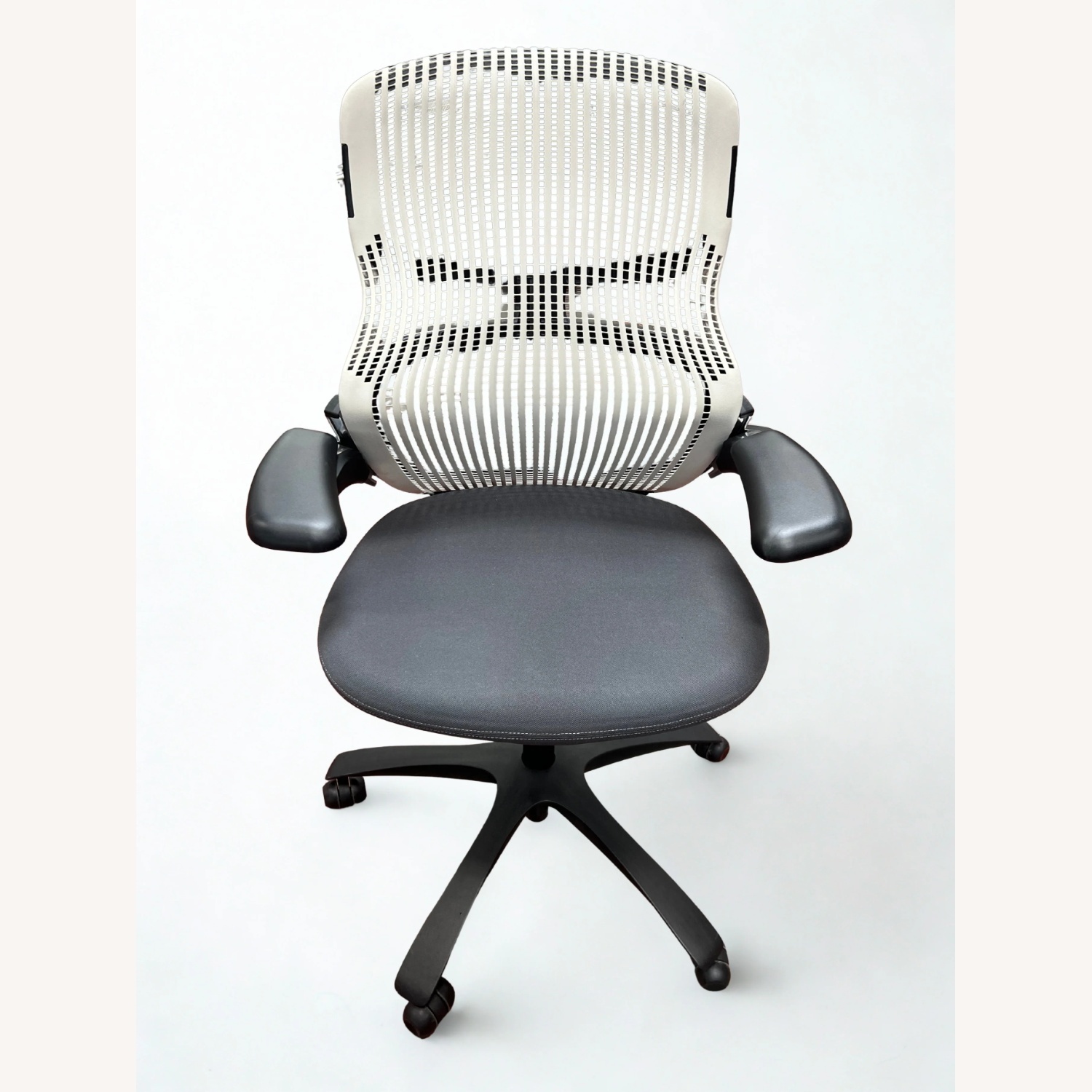 Knoll Generation Chair in Light Grey - image-4
