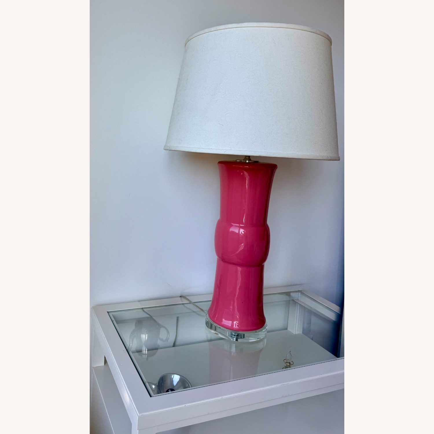Ethan Allen Pink Glass Table Lamp Pair - image-4