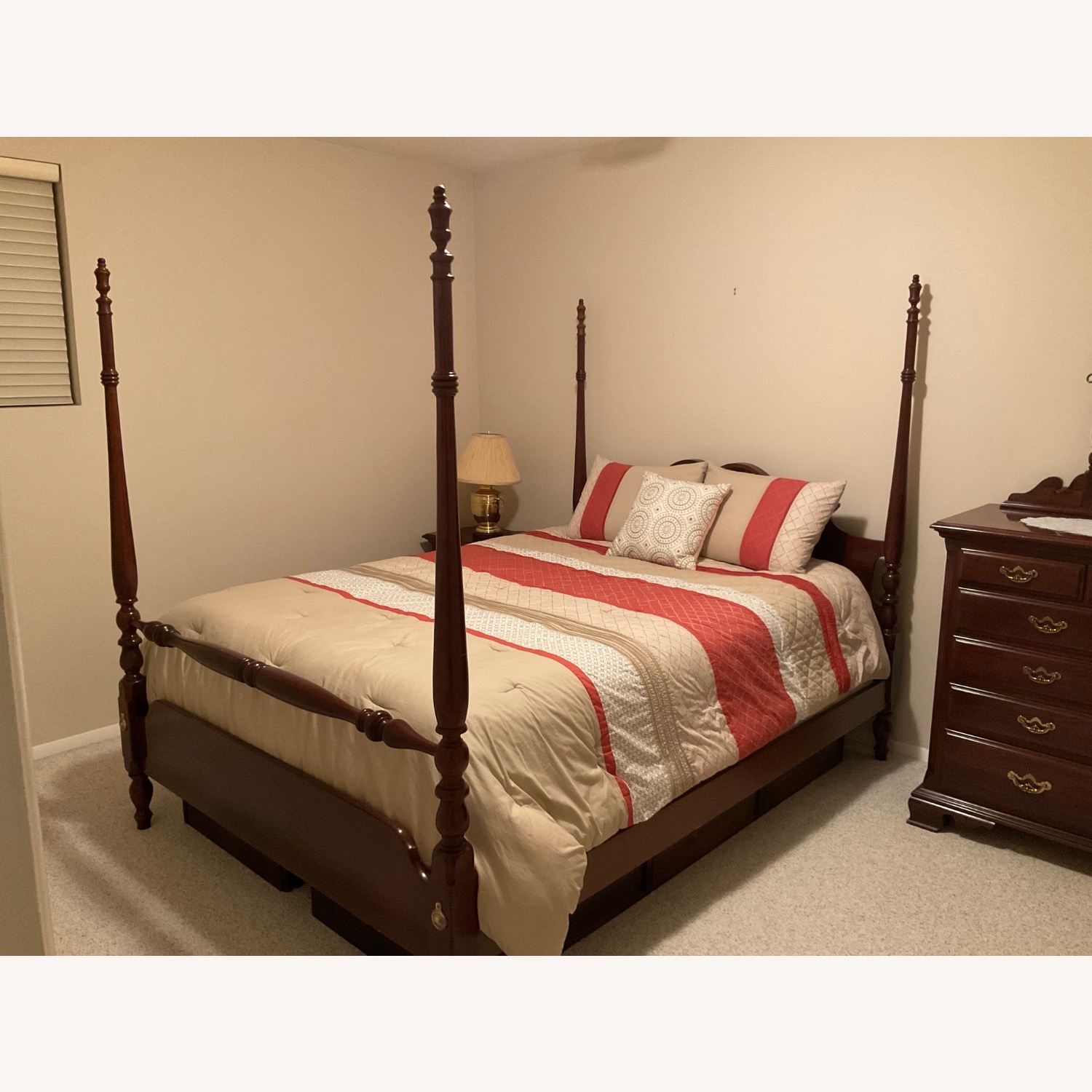 Thomasville Poster Bed  - image-1