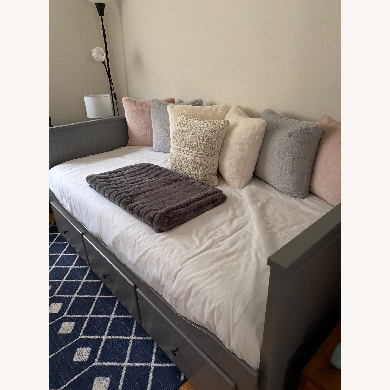 IKEA Hemnes Twin to King Pull Out Daybed - image-2