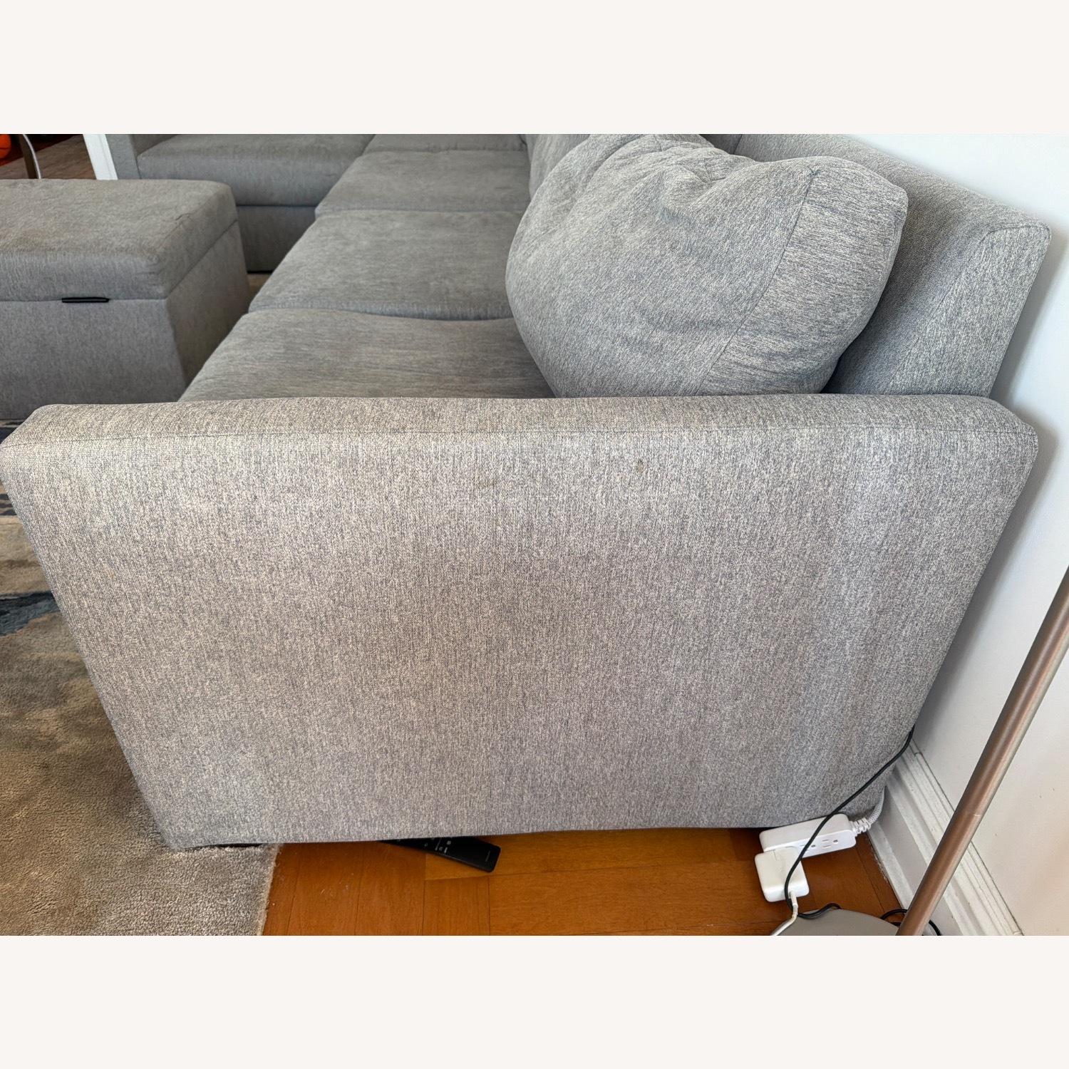Flex 5 Flexsteel Sofa & Storage Ottoman - image-4