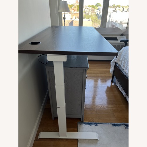 Used Vernal Motorized Sit-Stand Desk for sale on AptDeco
