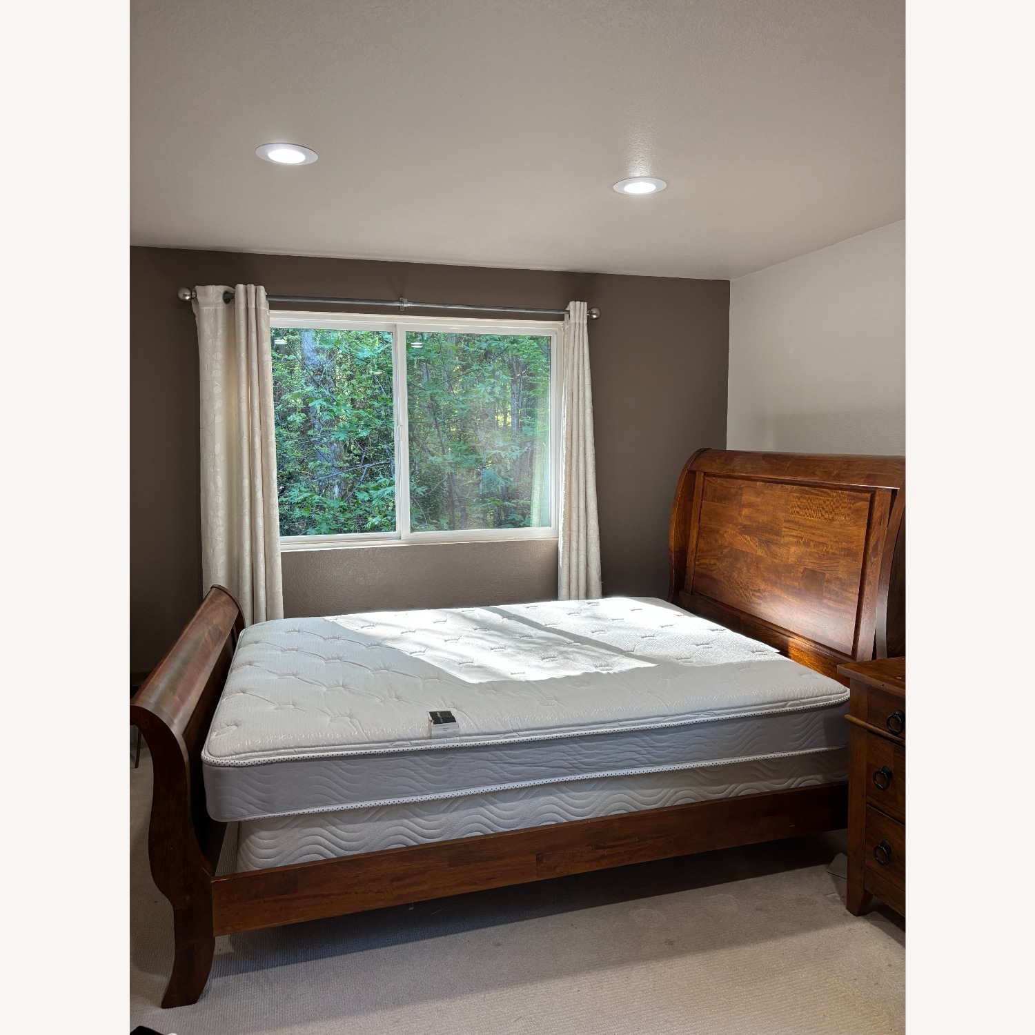 Solid Wood Queen Sleigh Bed  - image-4