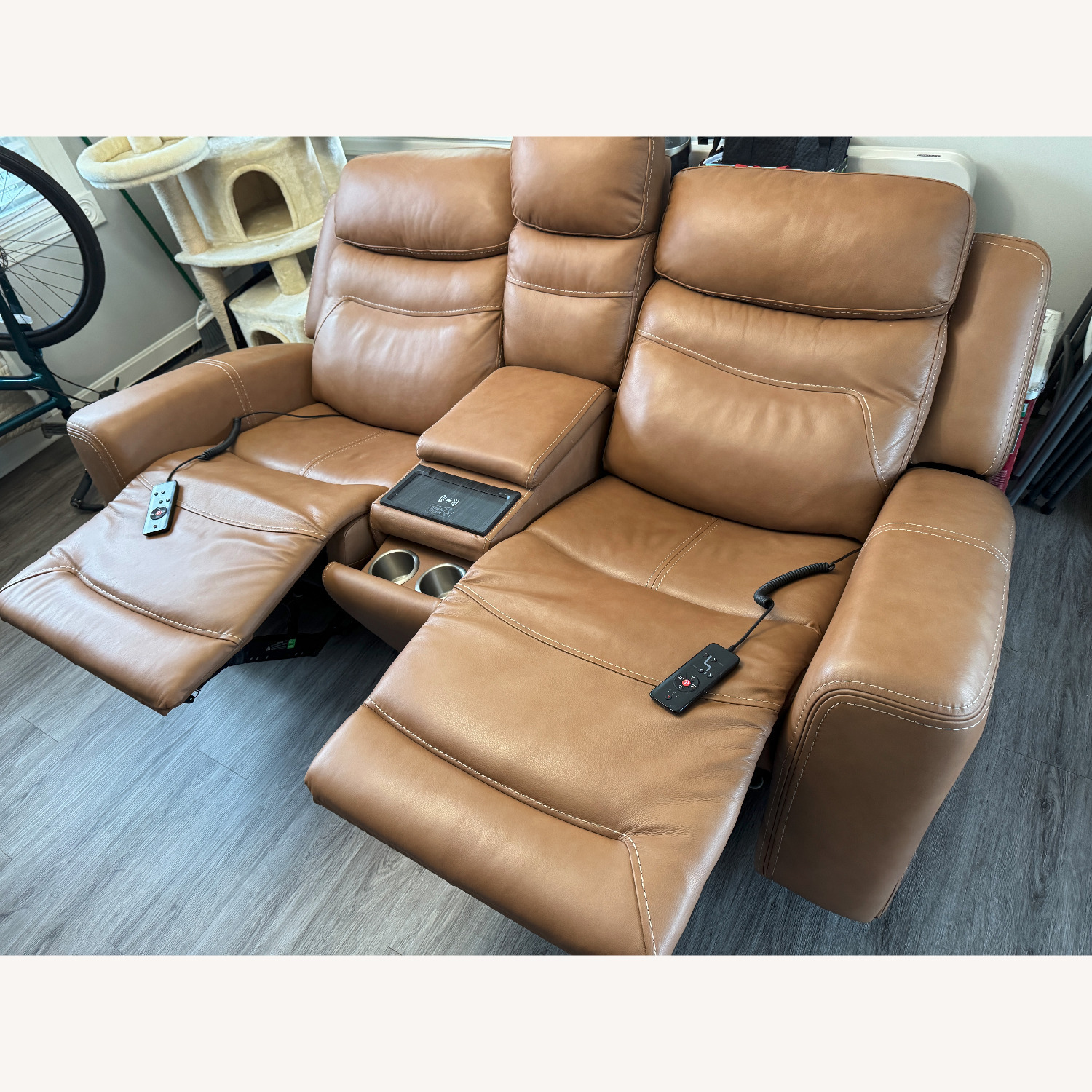 Raymour & Flanigan Morgenthal Leather Loveseat - image-9