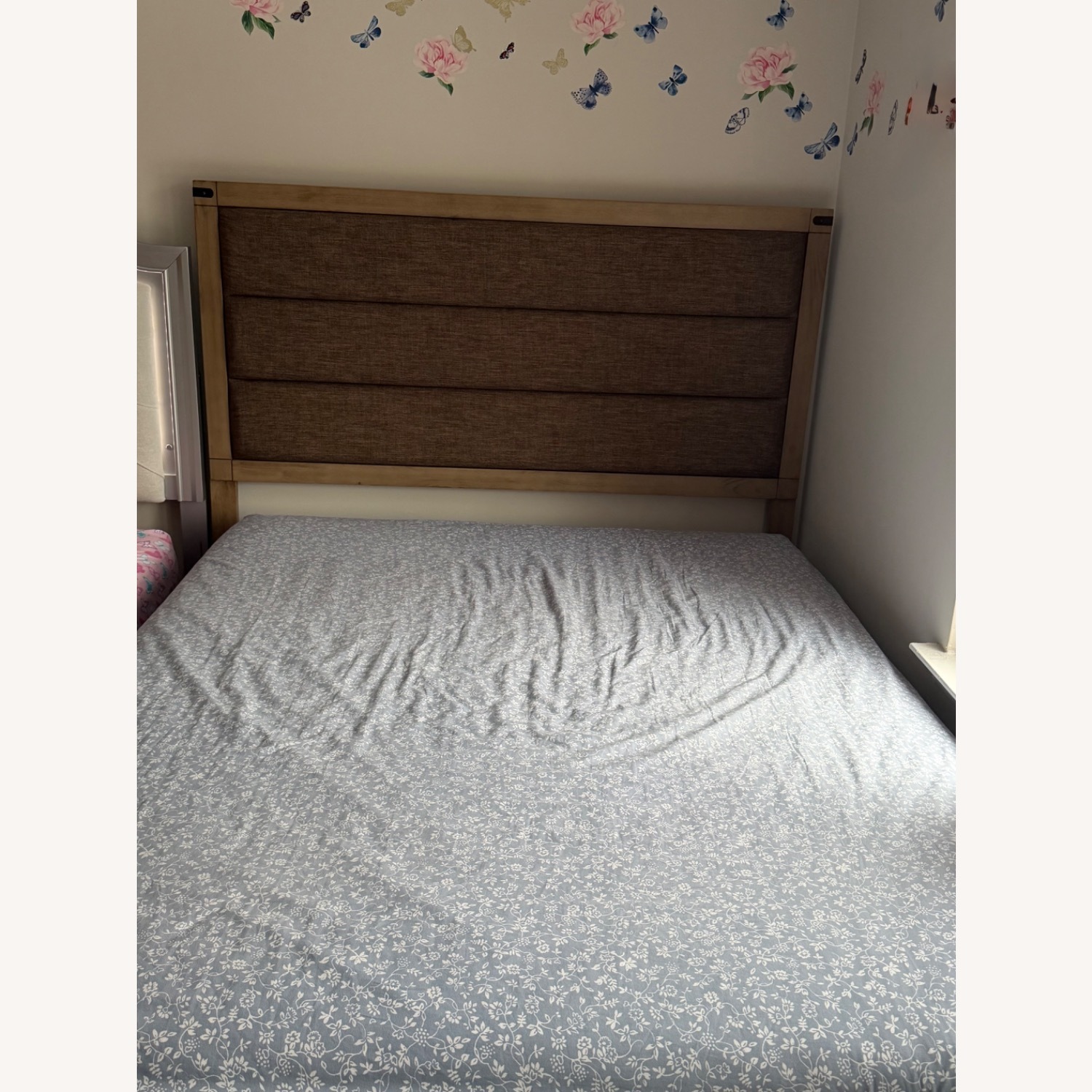 Raymour & Flanigan Ardley Queen Bed - image-1