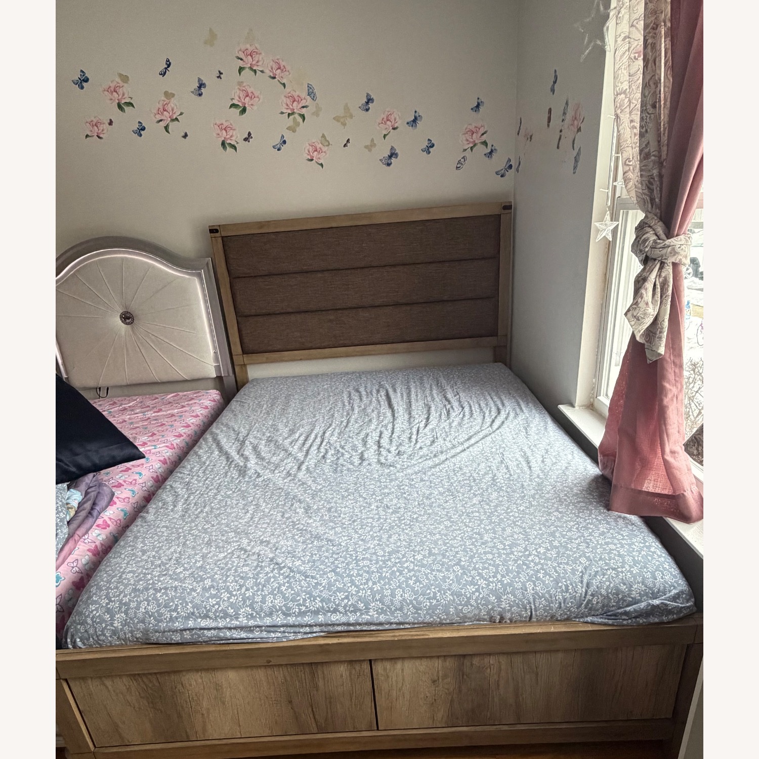 Raymour & Flanigan Ardley Queen Bed - image-2