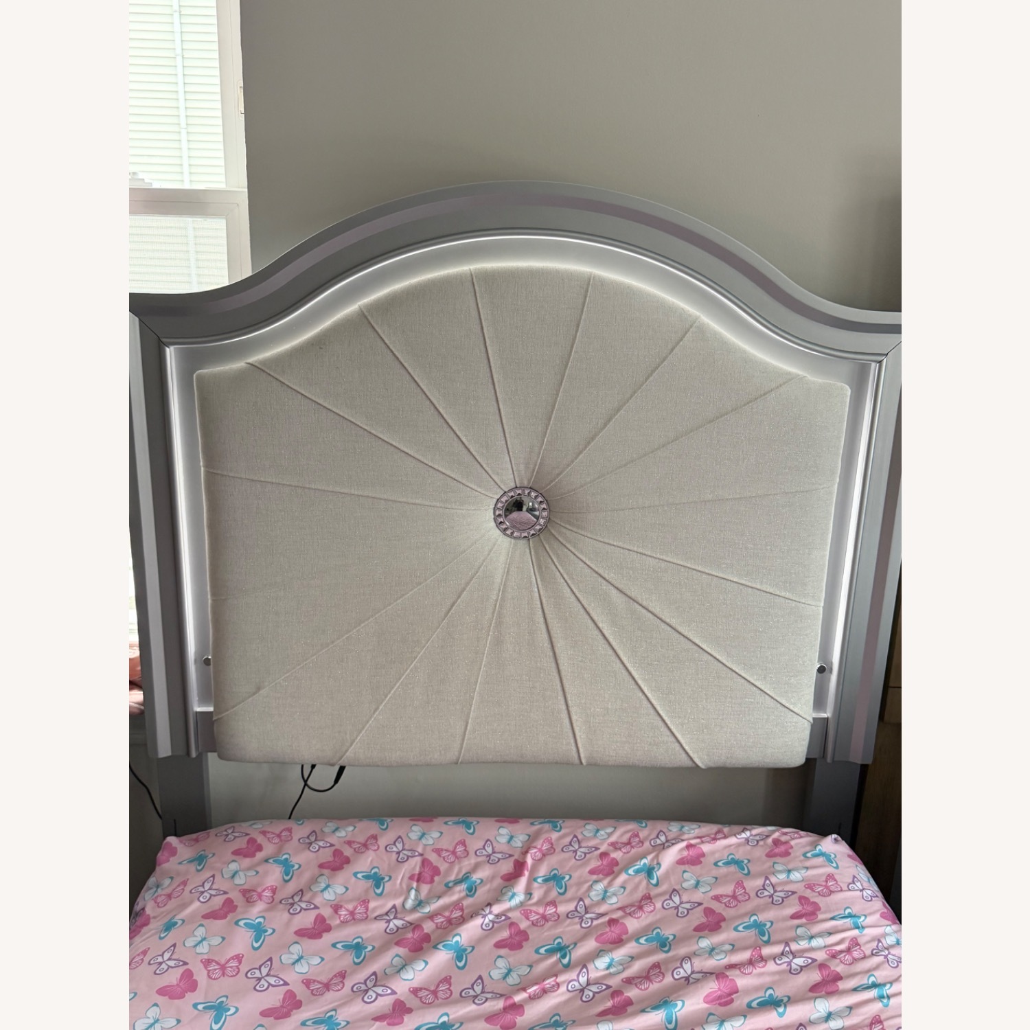Raymour & Flanigan Twin Bed - image-2