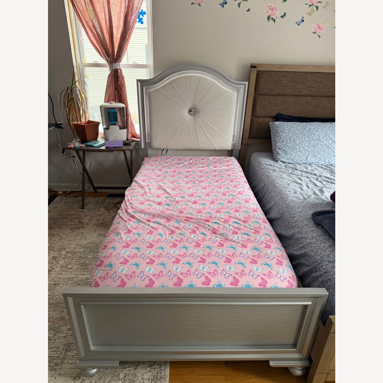 Raymour & Flanigan Twin Bed - image-1