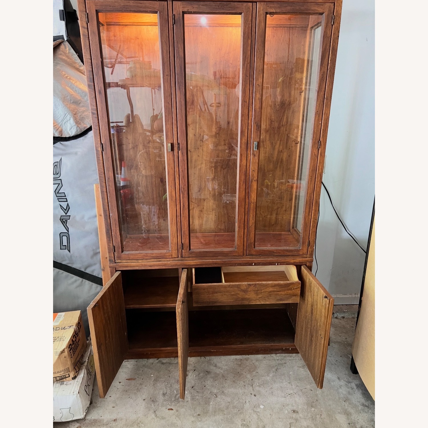 Drexel Heritage Collection China Cabinet - image-1