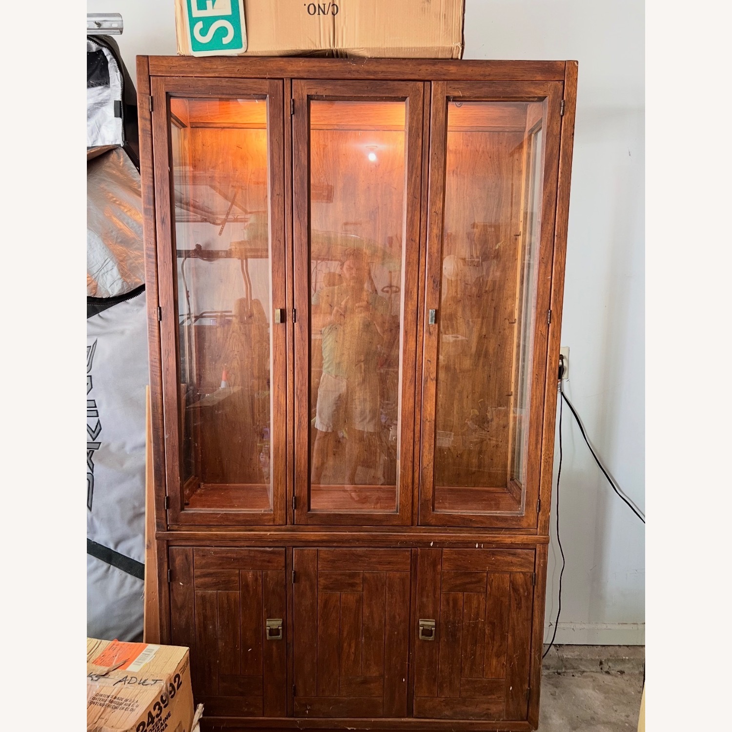 Drexel Heritage Collection China Cabinet - image-3