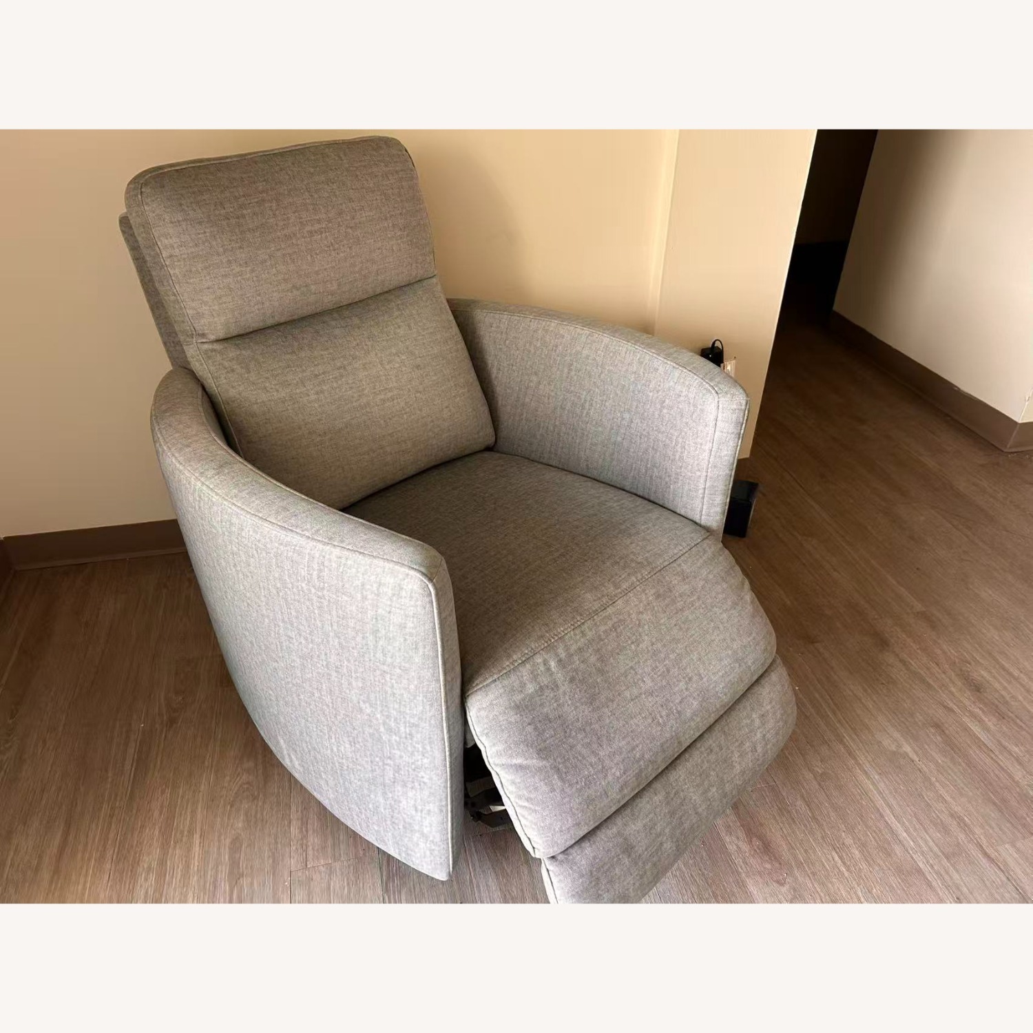 Electric recliner  - image-2