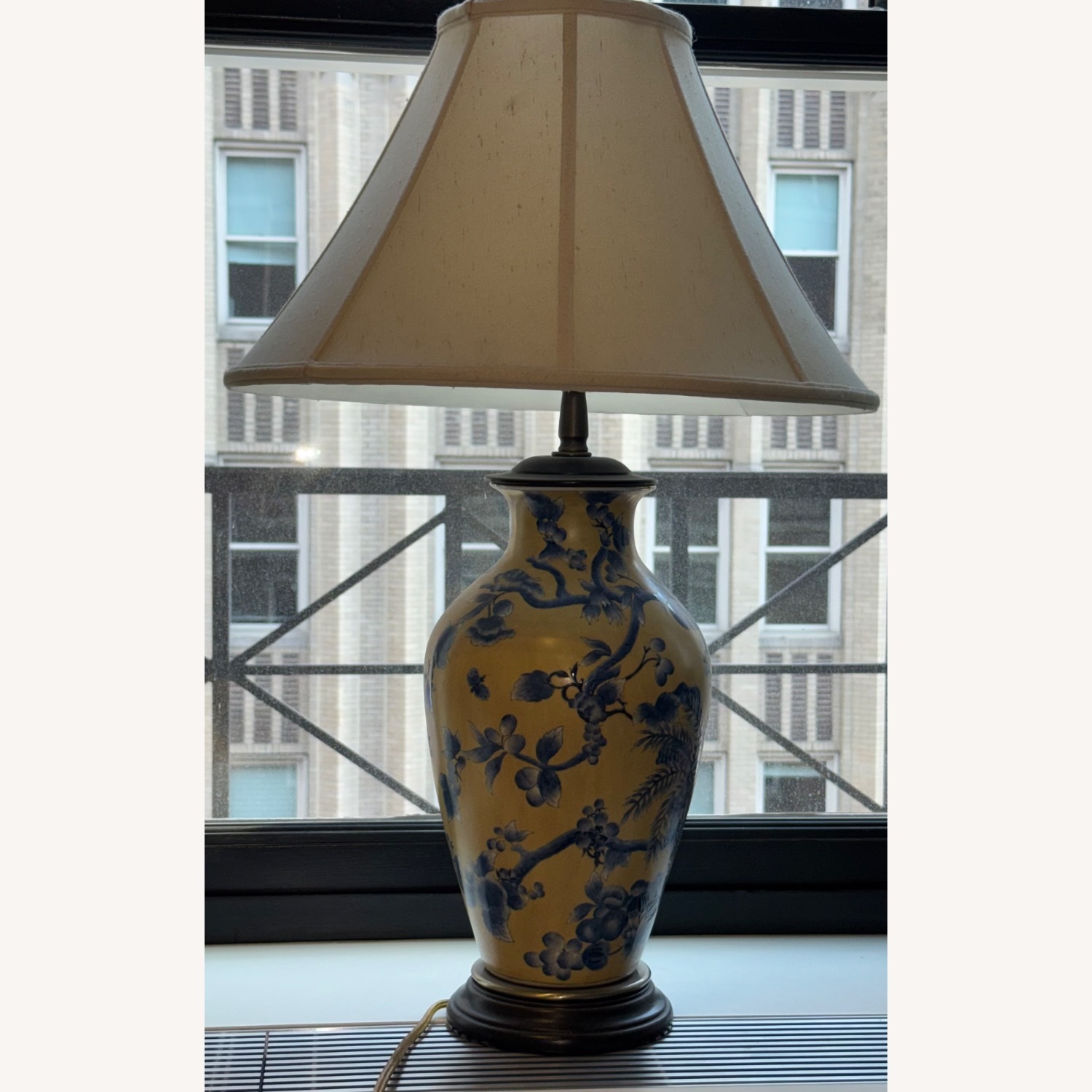 Chinoiserie-style Porcelain Table Lamp - image-3