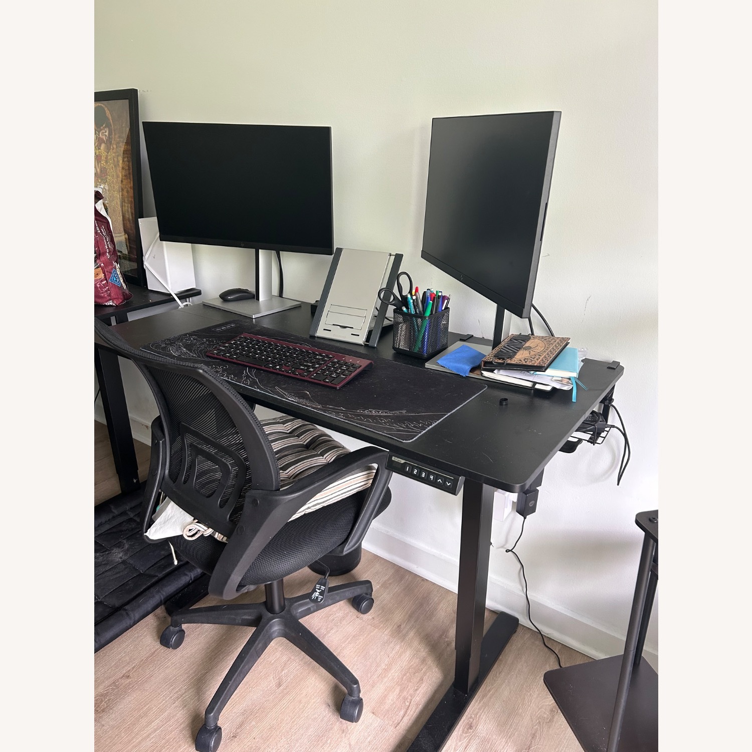 Black Plastic ergonomic Office Chair - image-1