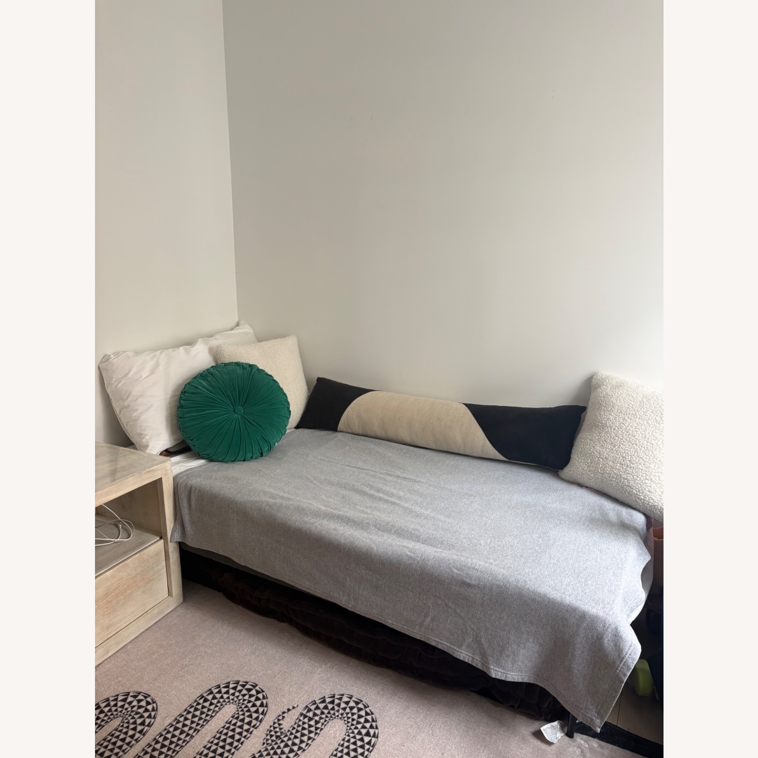 Felix Daybed Light Gray Fabric Daybed - image-2