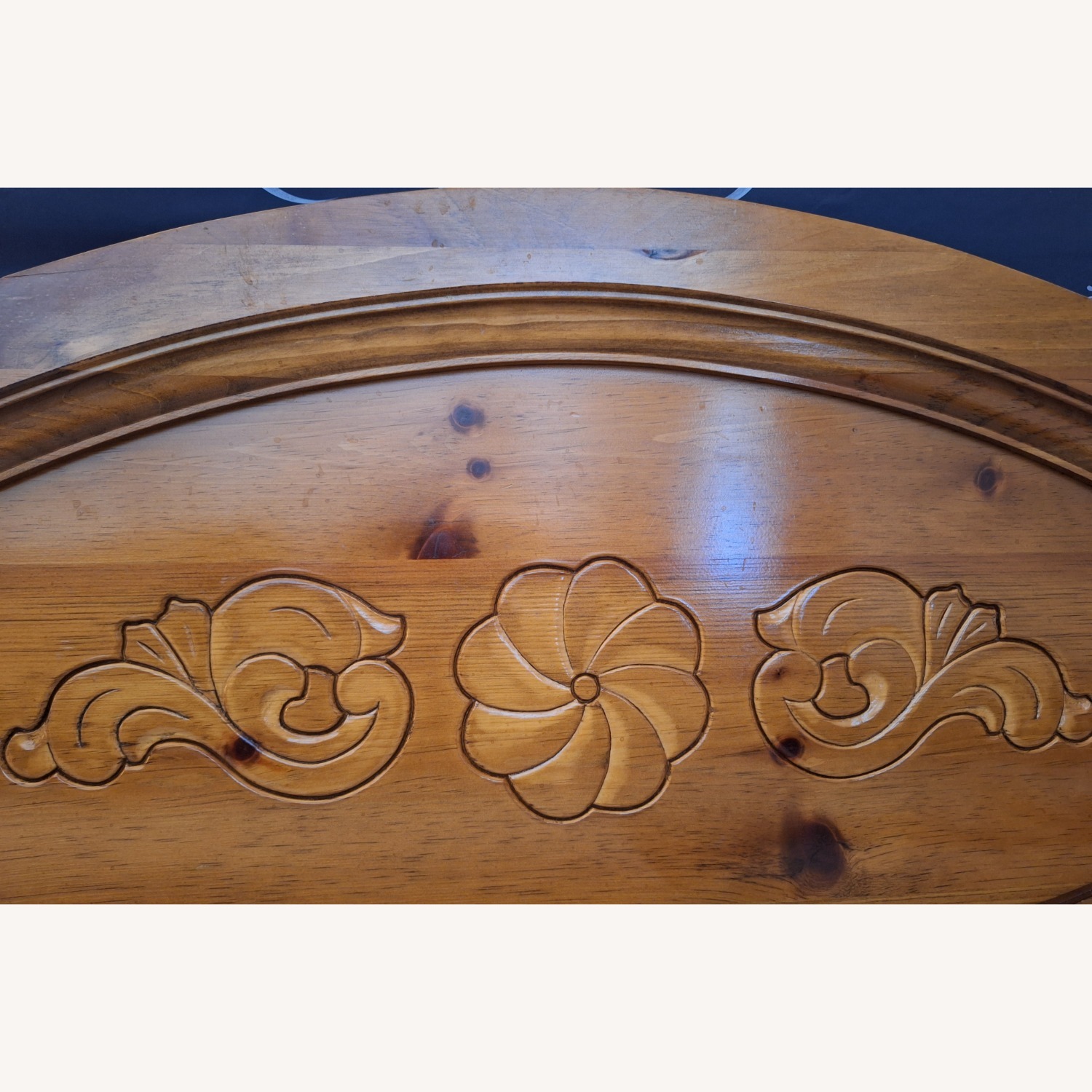 Bassett Natural Wood Queen Bed - image-4