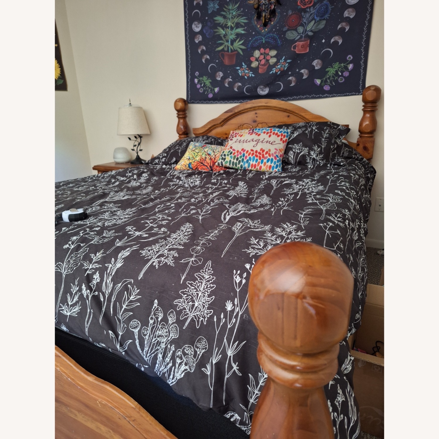 Bassett Natural Wood Queen Bed - image-5