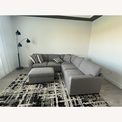 Used Thomasville Sectionals and Chaise for sale on AptDeco
