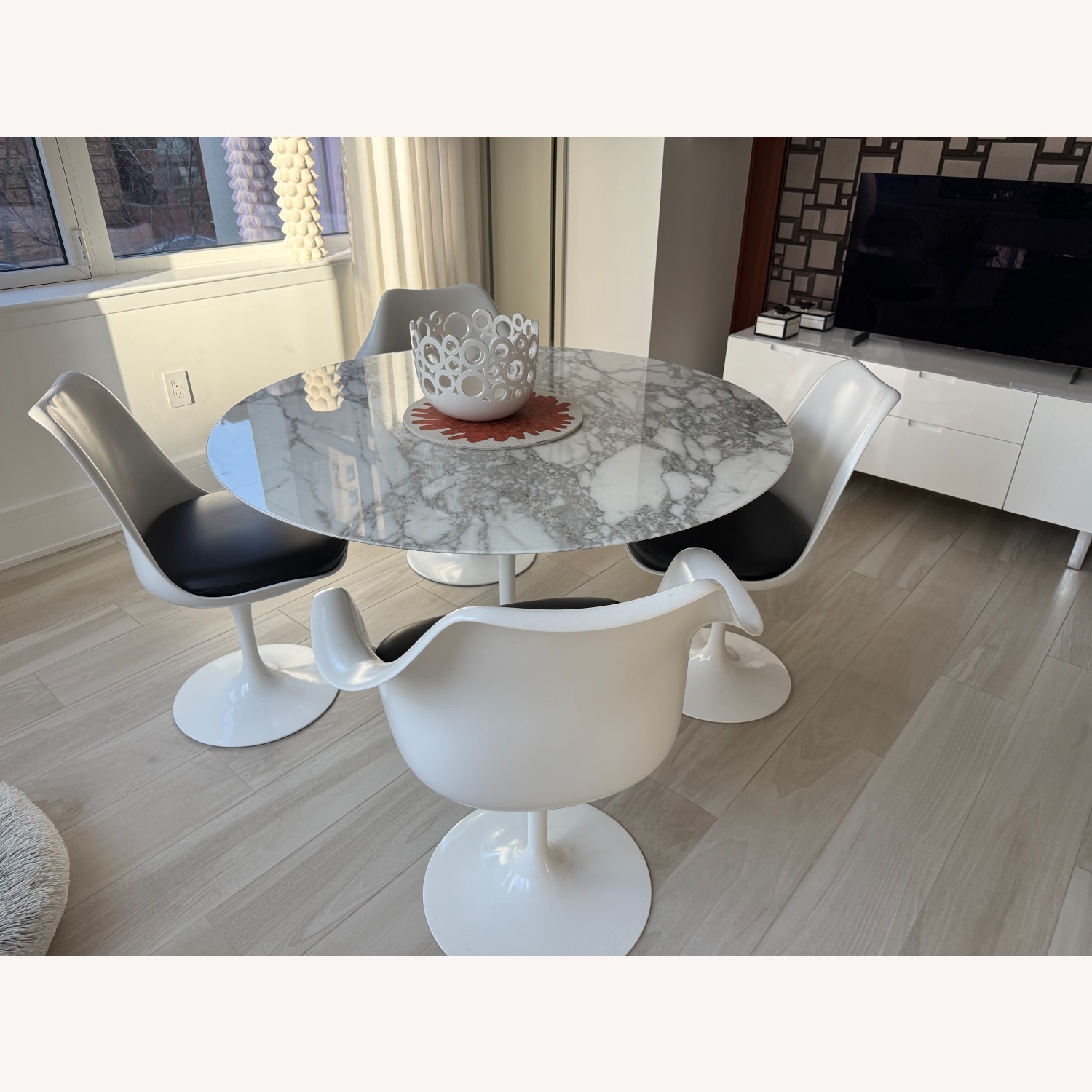 Knoll Saarinen White Marble Dining Table - image-8