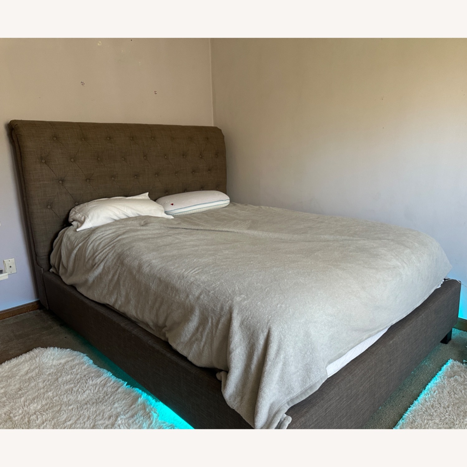 Jordan's Furniture Light Gray Fabric Queen Bed - image-2