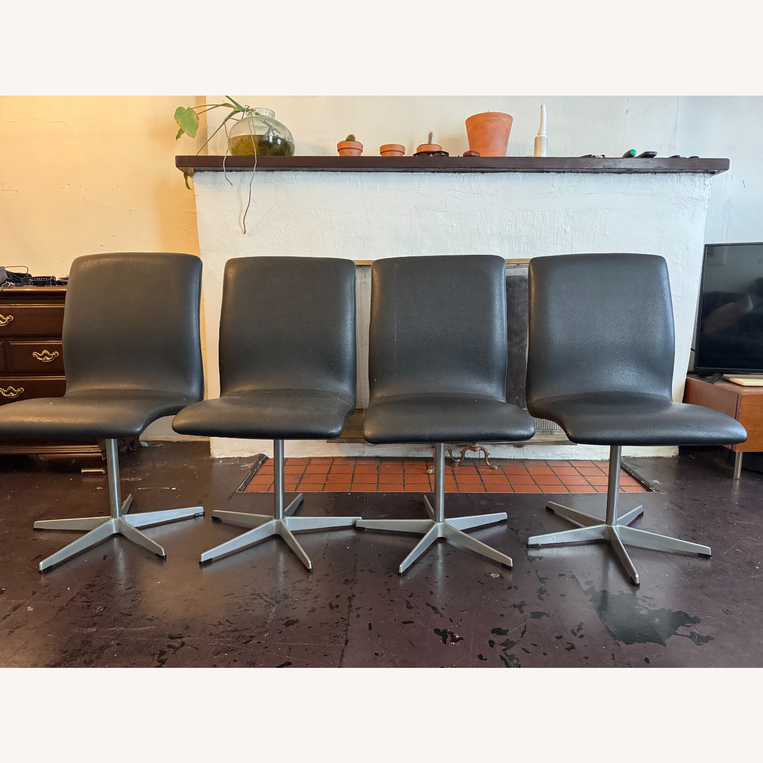 Fritz Hansen Arne Jacobsen Dining Set - image-3