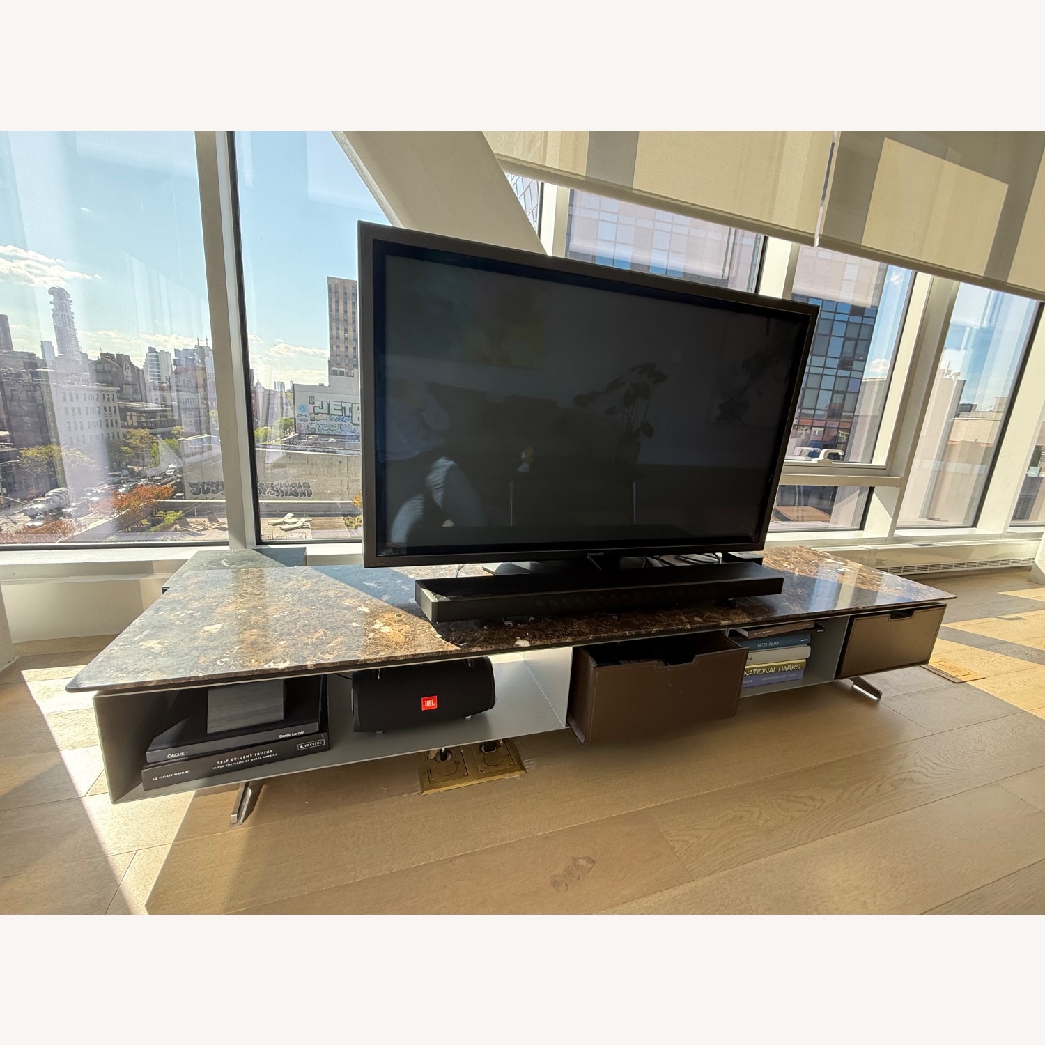 Flexform ‘FLY’ Marble Top Entertainment Stand - image-1