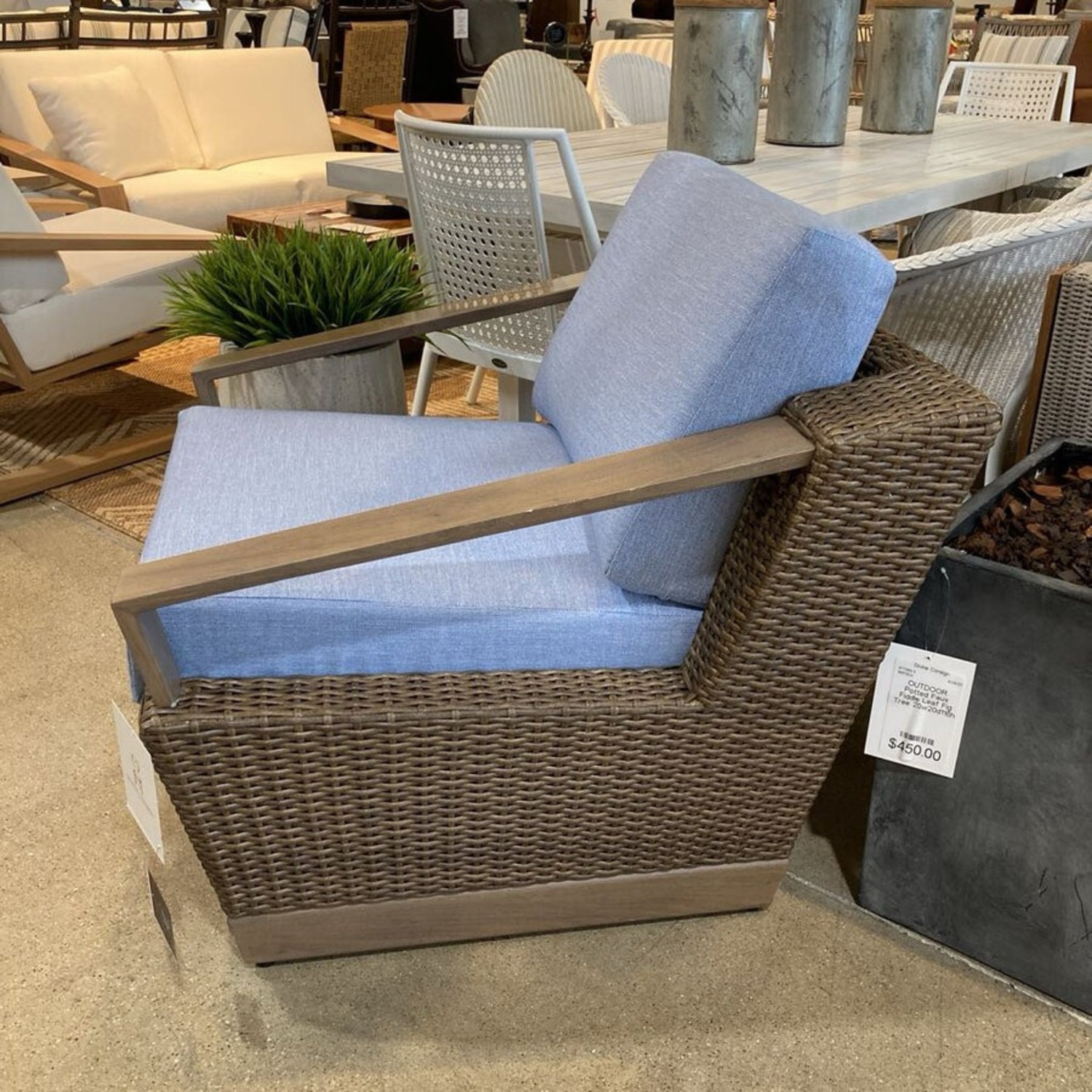 Lloyd Flanders Charisma Chaise Lounge - image-7