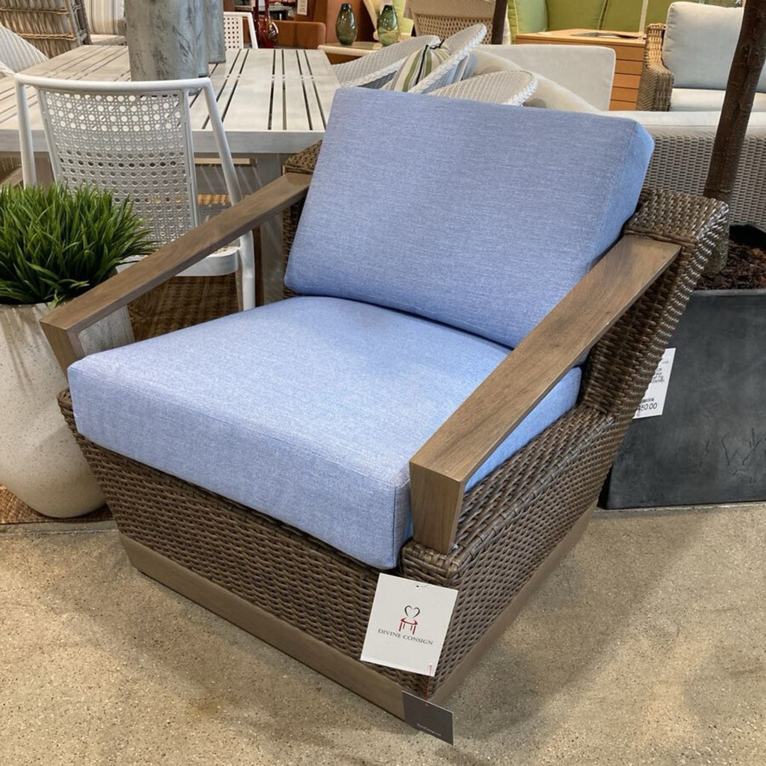Lloyd Flanders Charisma Chaise Lounge - image-2
